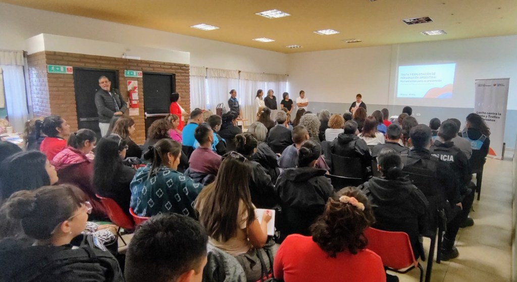 ESQUEL: CAPACITACIÓN SOBRE “LUCHA CONTRA LA TRATA Y EL TRÁFICO DE&nbsp;PERSONAS.