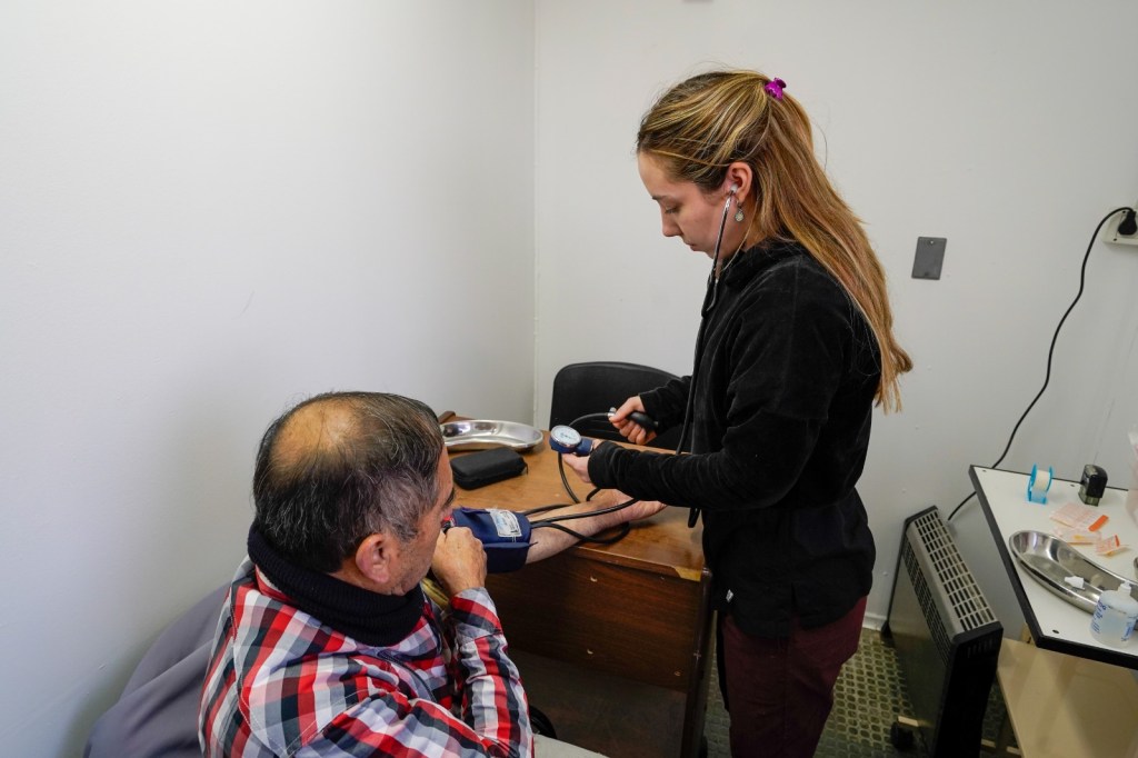 COMODORO: EL MUNICIPIO INICIÓ ATENCIONES EN KM 8 A TRAVÉS DE «SALUD EN TU&nbsp;BARRIO».