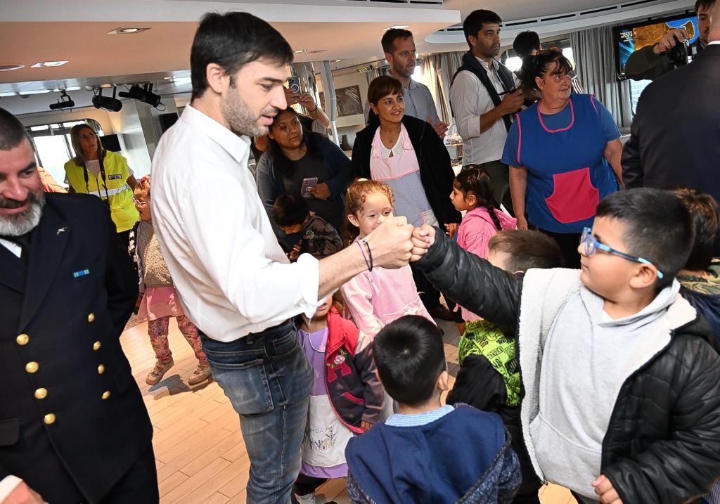 TORRES VISITÓ EL MUELLE PIEDRA BUENA Y ANTICIPÓ EL CIERRE DE LA TEMPORADA DE&nbsp;CRUCEROS.
