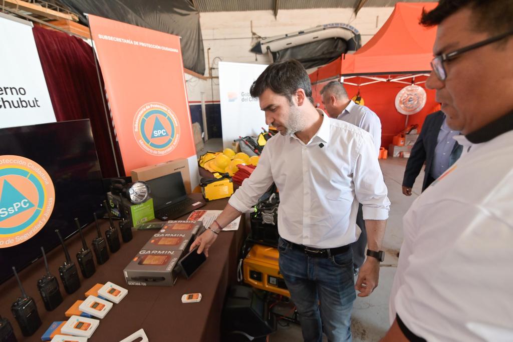 TORRES ENTREGÓ EQUIPAMIENTO A BRIGADISTAS Y DESTACÓ LA INCORPORACIÓN DE NUEVA&nbsp;TECNOLOGÍA.