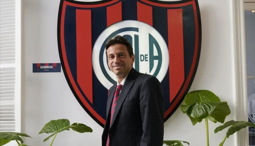 ESCÁNDALO EN SAN LORENZO | UNA CÁMARA OCULTA MUESTRA A MORETTI RECIBIENDO&nbsp;DÓLARES.