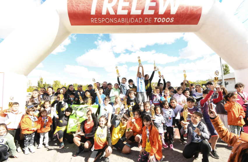 EMOTIVO HOMENAJE EN LA 7° EDICIÓN DE «LOS NIÑOS CORREN POR&nbsp;MALVINAS».