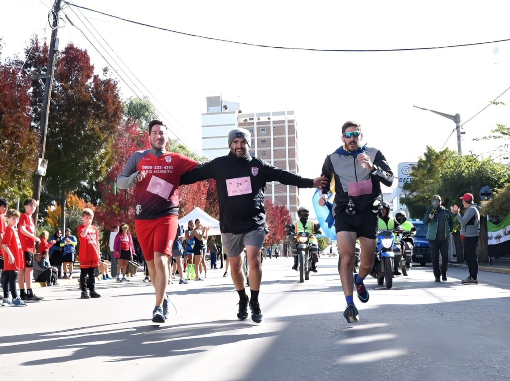 MÁS DE 120 PARTICIPANTES FORMARON PARTE DE LA 1° “CORRIDA DE LOS CLUBES” EN&nbsp;TRELEW.