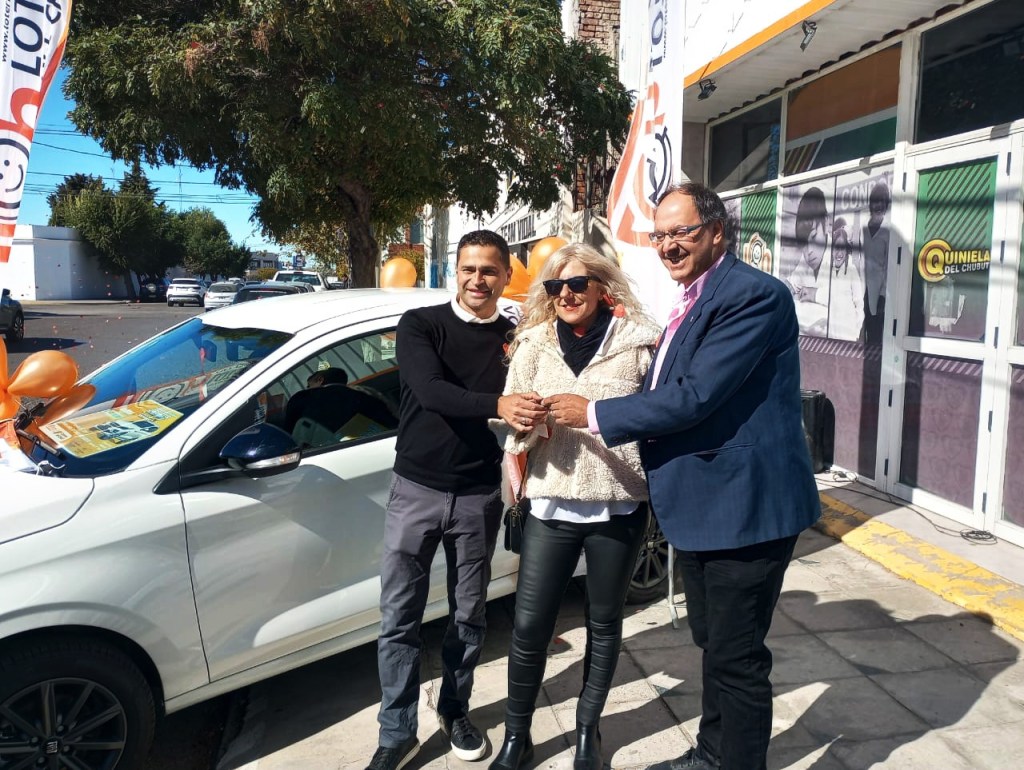 LOTERÍA DEL CHUBUT ENTREGÓ UN AUTOMÓVIL 0 KM A VECINA DE&nbsp;RAWSON.