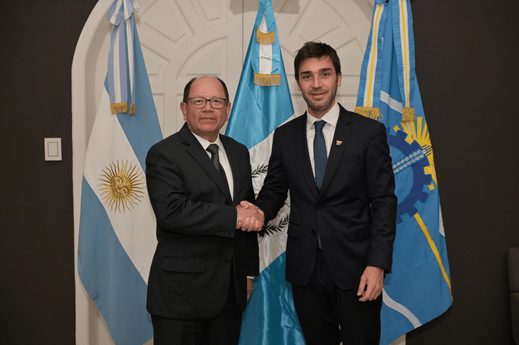 TORRES RECIBIÓ AL EMBAJADOR DE GUATEMALA Y ABORDARON UNA AGENDA PRODUCTIVA Y&nbsp;AMBIENTAL.