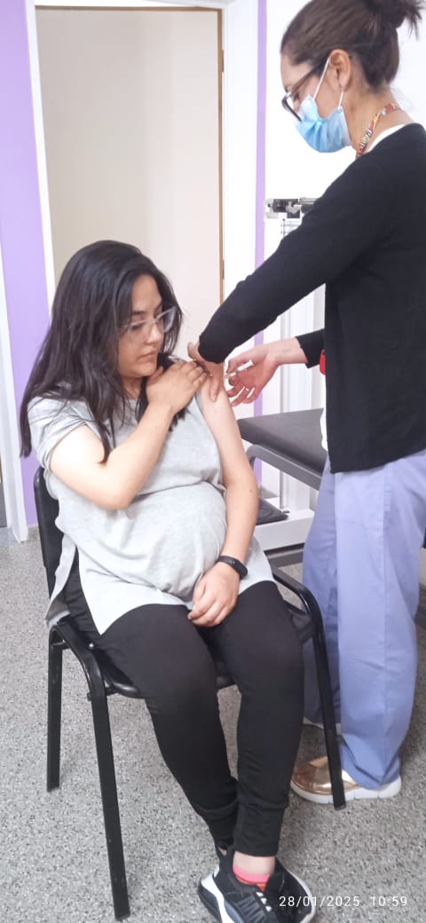 MÁS DE 900 EMBARAZADAS YA SE VACUNARON PARA PROTEGER A SUS BEBÉS DE LA BRONQUIOLITIS Y LA&nbsp;NEUMONÍA.