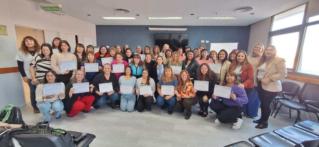 60 TRABAJADORAS SANITARIAS DE CHUBUT CULMINARON LA DIPLOMATURA EN SALUD COMUNITARIA EN&nbsp;TERRENO.