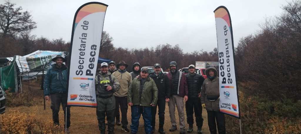 EXITOSA CAMPAÑA DE DESOVE DE TRUCHAS EN EL LAGO&nbsp;ENGAÑO.