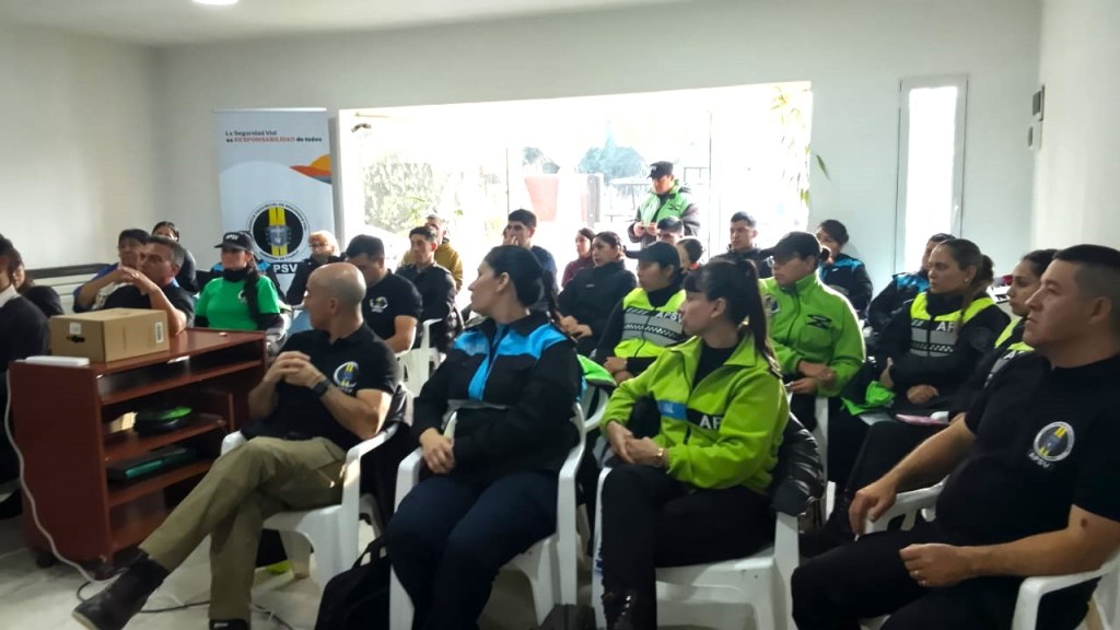 CAPACITACIÓN EN SEGURIDAD Y LEGISLACIÓN VIAL EN RÍO&nbsp;PICO.