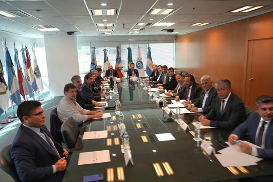 GOBERNADORES FIRMARÁN ACUERDO CON NACIÓN PARA LIBERAR LOS «DÓLARES DEL&nbsp;COLCHÓN».