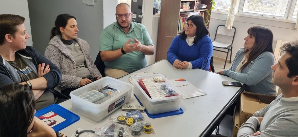 CHUBUT ENTREGÓ EQUIPAMIENTO PARA EL TALLER DE ROBÓTICA DE LA ESCUELA DE FORMACIÓN INTEGRAL N°&nbsp;506