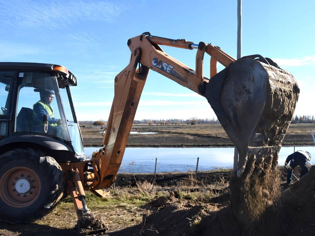 REACTIVARON LA OBRA DE RED DE AGUA PARA LOMA GRANDE Y DROFA&nbsp;DULOG.