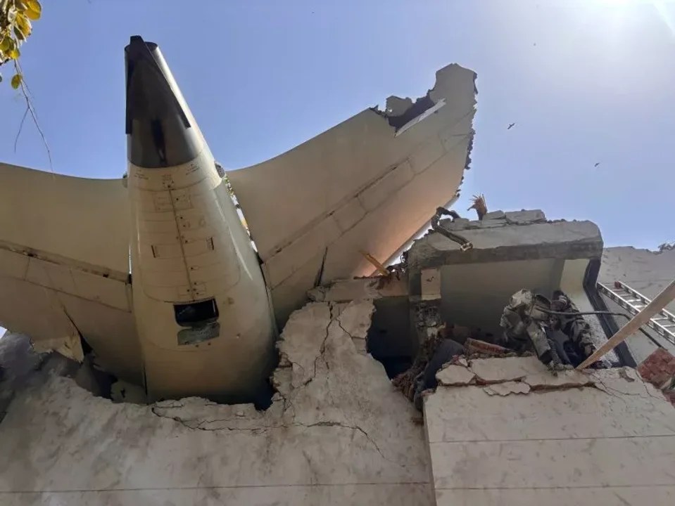 UN PASAJERO SOBREVIVE AL ACCIDENTE DEL VUELO AI171 Y SU CASO CONMUEVE AL&nbsp;MUNDO