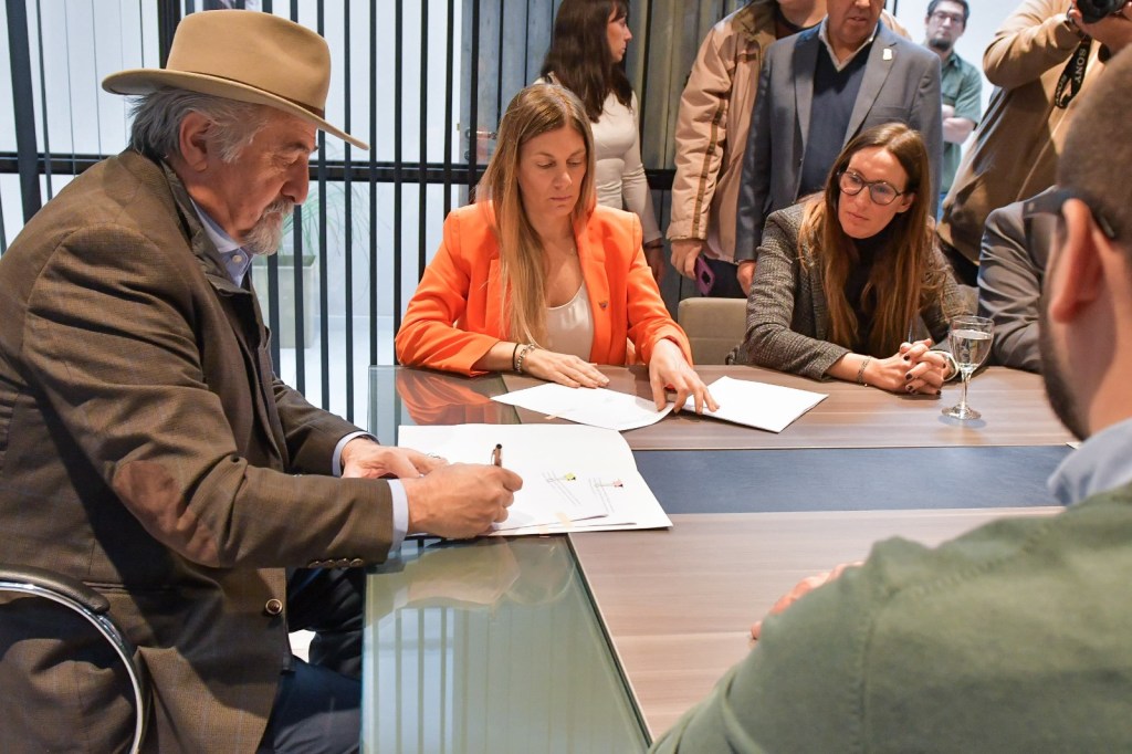 CHUBUT FIRMÓ EN COMODORO UN NUEVO CONVENIO PARA FORTALECER EL SERVICIO DE PROTECCIÓN DE&nbsp;DERECHOS.