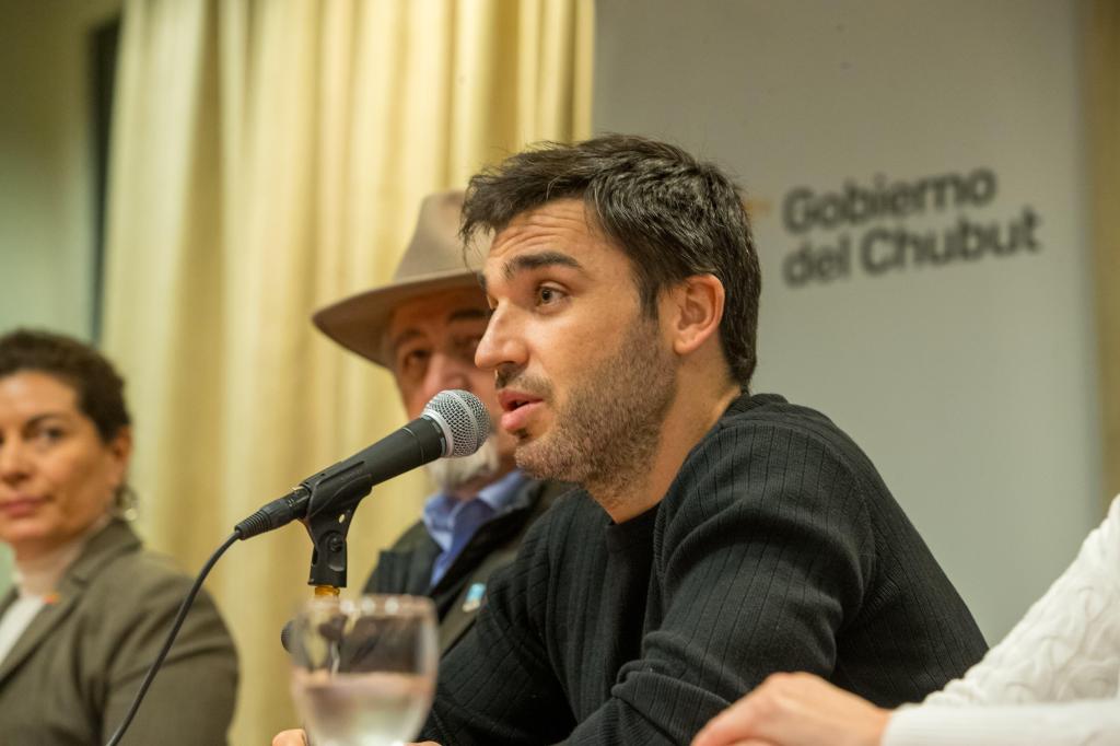 TORRES FIRMÓ LA CONCESIÓN PARA REACTIVAR EL ASTILLERO DE&nbsp;COMODORO.