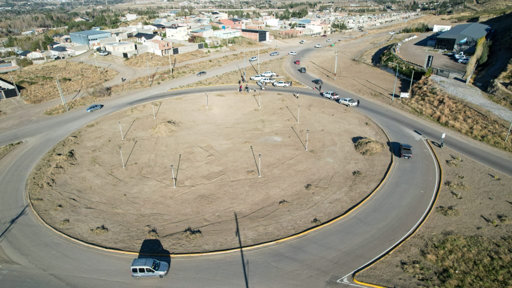 COMODORO | NUEVAS LUMINARIAS EN LAS ROTONDAS DEL ACCESO SUR POR CAMINO ROQUE&nbsp;GONZÁLEZ