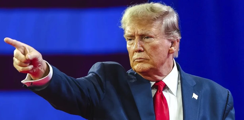 TRUMP CELEBRÓ ATAQUES A IRÁN Y HABLÓ DE «DESTRUCCIÓN&nbsp;MONUMENTAL»