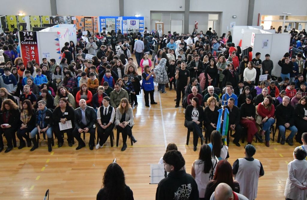 MÁS DE MIL CHICOS CONOCIERON LA OFERTA DE LAS SECUNDARIAS DE&nbsp;TRELEW