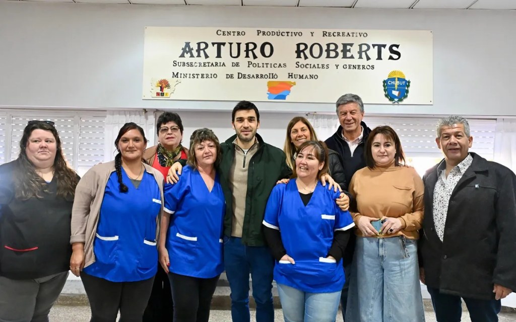 TORRES RECORRIÓ EL CENTRO “ARTURO ROBERTS” Y AFIRMÓ: “EN CHUBUT ESTAMOS CAMBIANDO ASISTENCIALISMO POR&nbsp;TRABAJO”