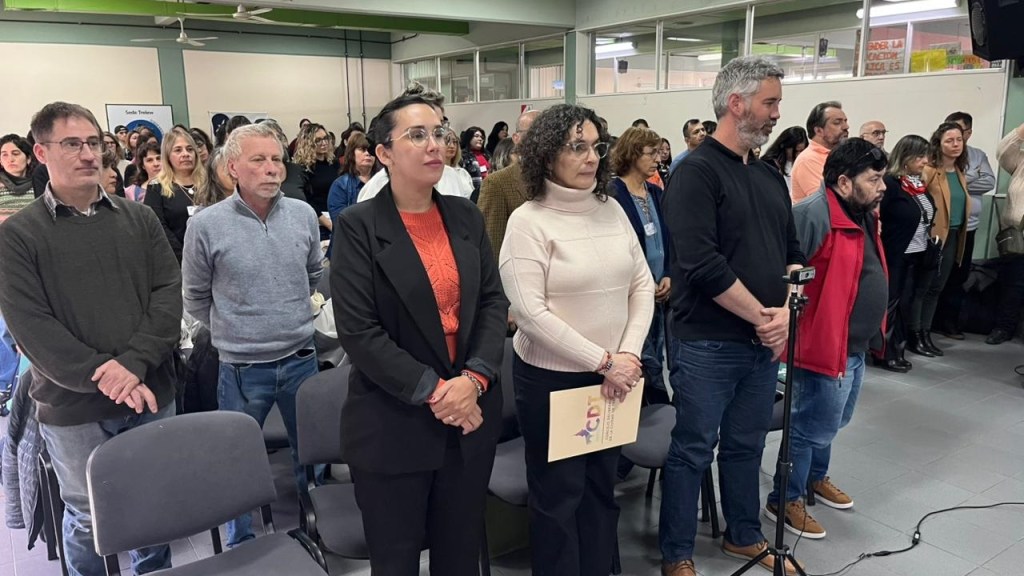 INTELIGENCIA ARTIFICIAL Y BIBLIOTECAS POPULARES: CONCEJALES PARTICIPARON DE JORNADA EN LA&nbsp;UNIVERSIDAD