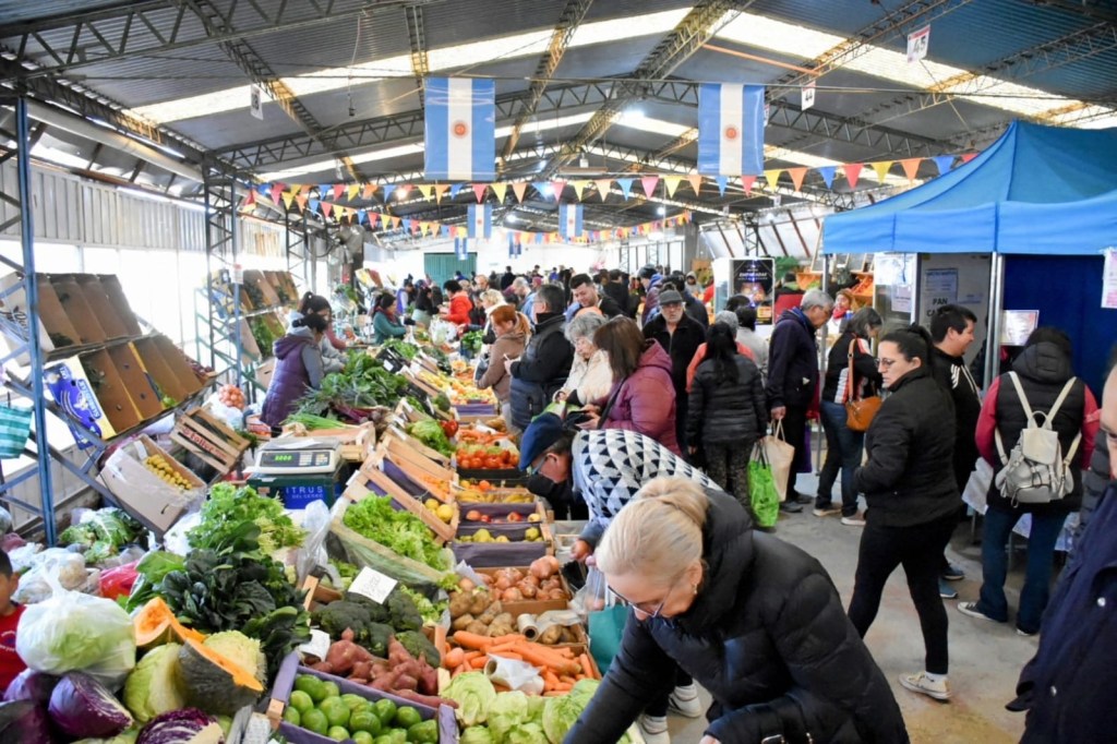 FERIA, MÚSICA Y COMUNIDAD: MÁS DE 3 MIL PERSONAS VIVEN CADA SÁBADO EL PASEO&nbsp;TRELEW