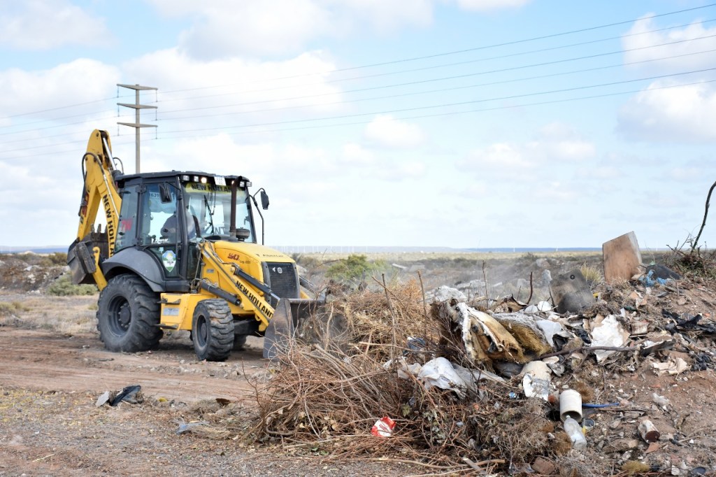 EL MUNICIPIO REALIZA TAREAS DE MANTENIMIENTO DEL ESPACIO PÚBLICO EN LOS&nbsp;AROMOS