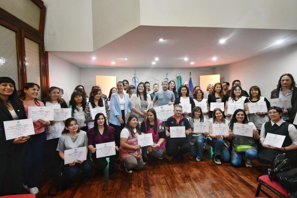 MERINO ENTREGÓ APORTES DEL FOPROE A 36 ESCUELAS Y LLAMÓ A FORTALECER LA EDUCACIÓN&nbsp;LOCAL