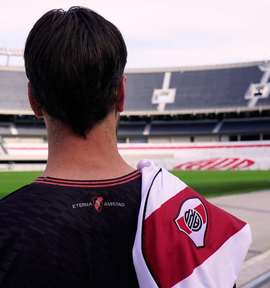 TORINO INSPIRÓ SU TERCERA CAMISETA EN RIVER: “COMPARTIMOS LA MISMA SANGRE,&nbsp;HERMANO”