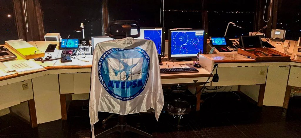 EL PARO DE CONTROLADORES AÉREOS PODRÍA EXTENDERSE A VUELOS DE&nbsp;PASAJEROS