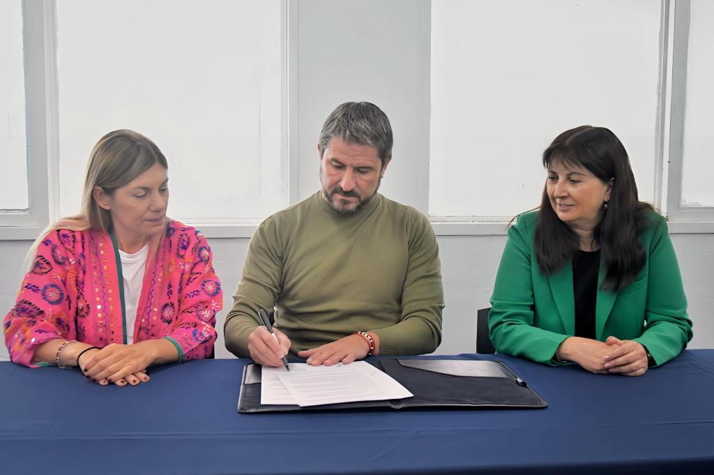 EL MUNICIPIO Y PROVINCIA FIRMARON UN CONVENIO PARA CONSOLIDAR EL CIC DE&nbsp;MENFA