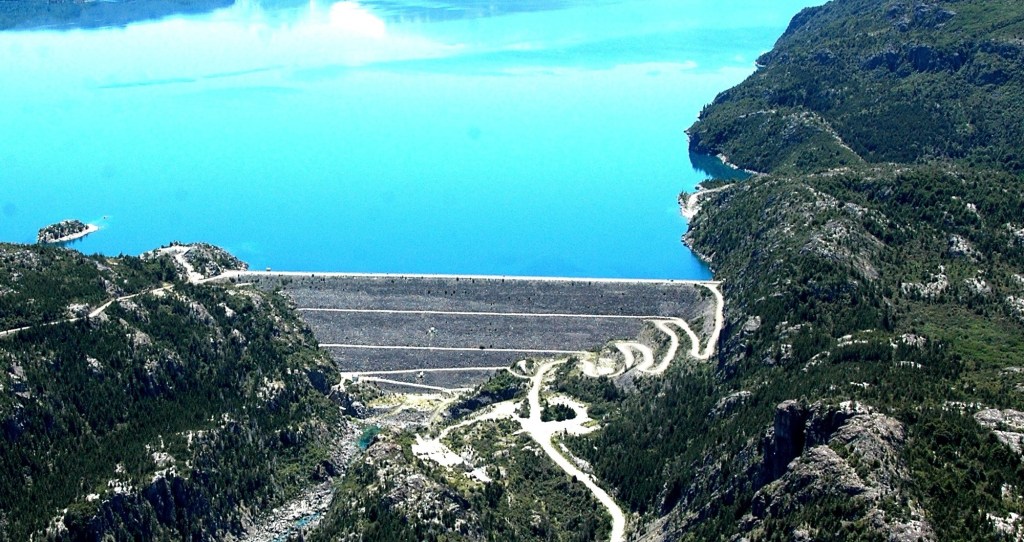 GUIÑO DE LA CORTE SUPREMA A TORRES EN LA DEMANDA CONTRA NACIÓN POR LA HIDROELÉCTRICA&nbsp;FUTALEUFÚ