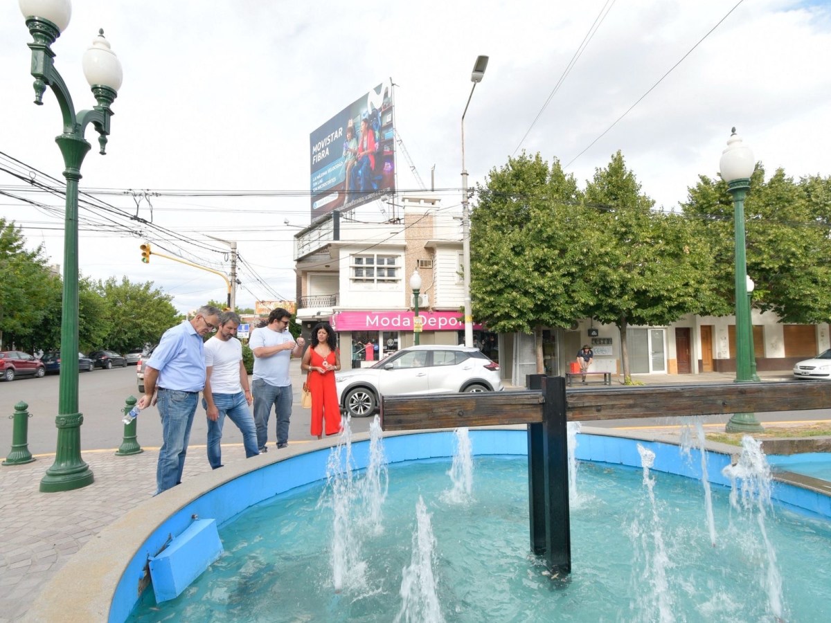 VOLVIÓ A FUNCIONAR LA FUENTE DE FONTANA Y ROCA, UN SÍMBOLO DEL ORIGEN Y LA IDENTIDAD DE&nbsp;TRELEW