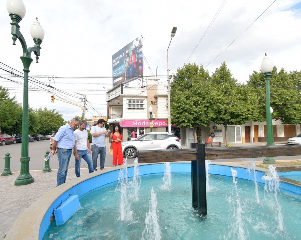 VOLVIÓ A FUNCIONAR LA FUENTE DE FONTANA Y ROCA, UN SÍMBOLO DEL ORIGEN Y LA IDENTIDAD DE&nbsp;TRELEW