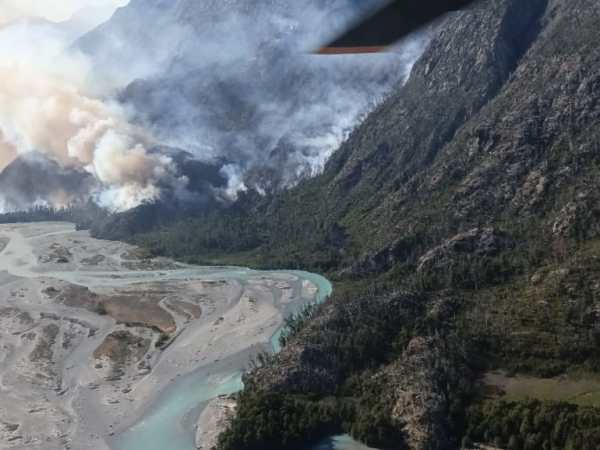 PROVINCIA FORTALECE EL OPERATIVO PARA CONTROLAR EL INCENDIO FORESTAL EN LA ZONA DE EL&nbsp;TURBIO