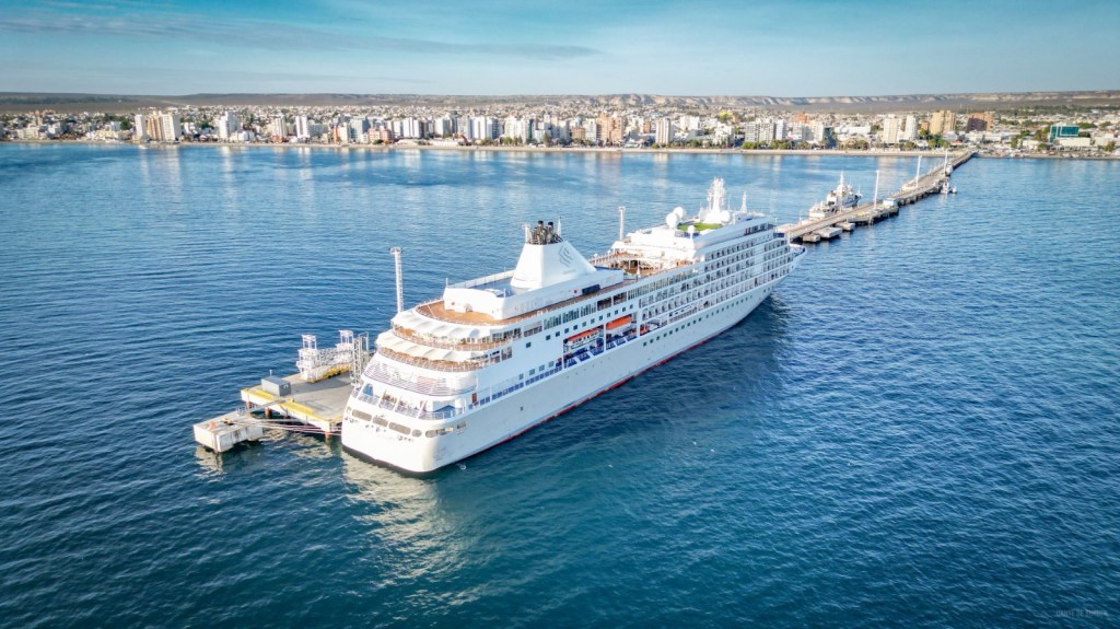EL CRUCERO SILVER WHISPER ARRIBÓ A CHUBUT EN SU PRIMERA VISITA DE LA&nbsp;TEMPORADA