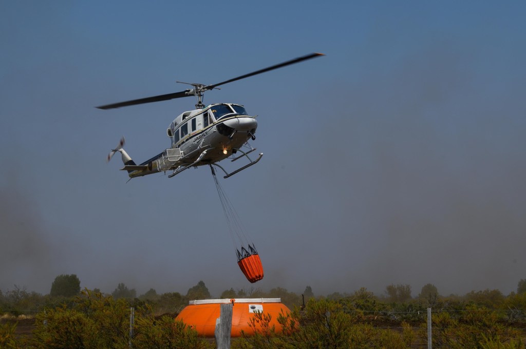 INCENDIOS EN LA CORDILLERA: SIGUE EL DESPLIEGUE CON MEDIOS AÉREOS Y CIENTOS DE&nbsp;BRIGADISTAS