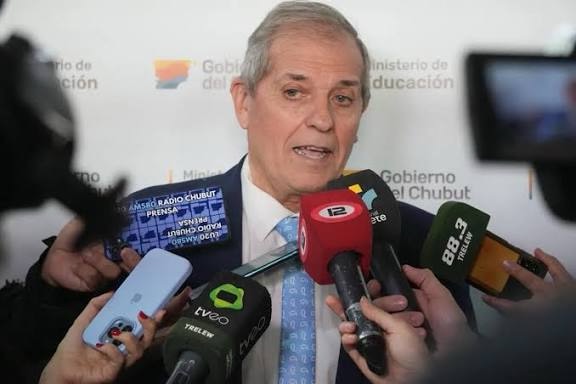 EL GOBIERNO DEL CHUBUT OTORGARÁ UN BONO EXTRAORDINARIO DE $250.000 A DOCENTES Y&nbsp;AUXILIARES