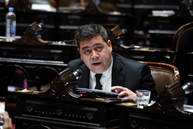 LA JUSTICIA LE TORCIÓ EL BRAZO A TREFFINGER Y LO OBLIGA A ACEPTAR A SU PRINCIPAL COMPETIDOR EN LLA