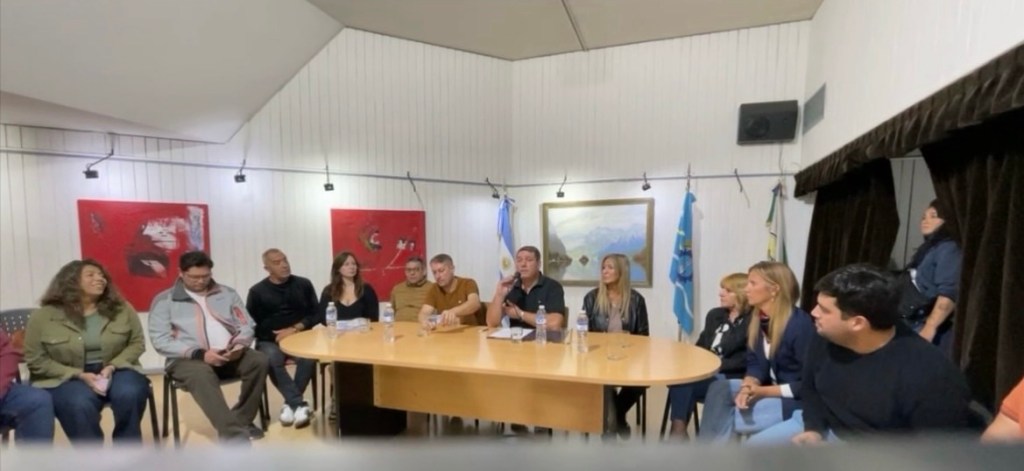 CRÍTICAS DE MAXI VALLE A BISS TRAS UNA CONFERENCIA: “SE LO NOTA MUY NERVIOSO”