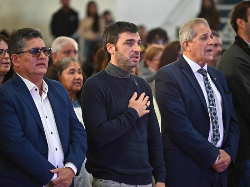 TORRES ENCABEZÓ EL ANIVERSARIO DE ALTO RÍO SENGUER CON ANUNCIOS DE VIVIENDAS Y&nbsp;OBRAS