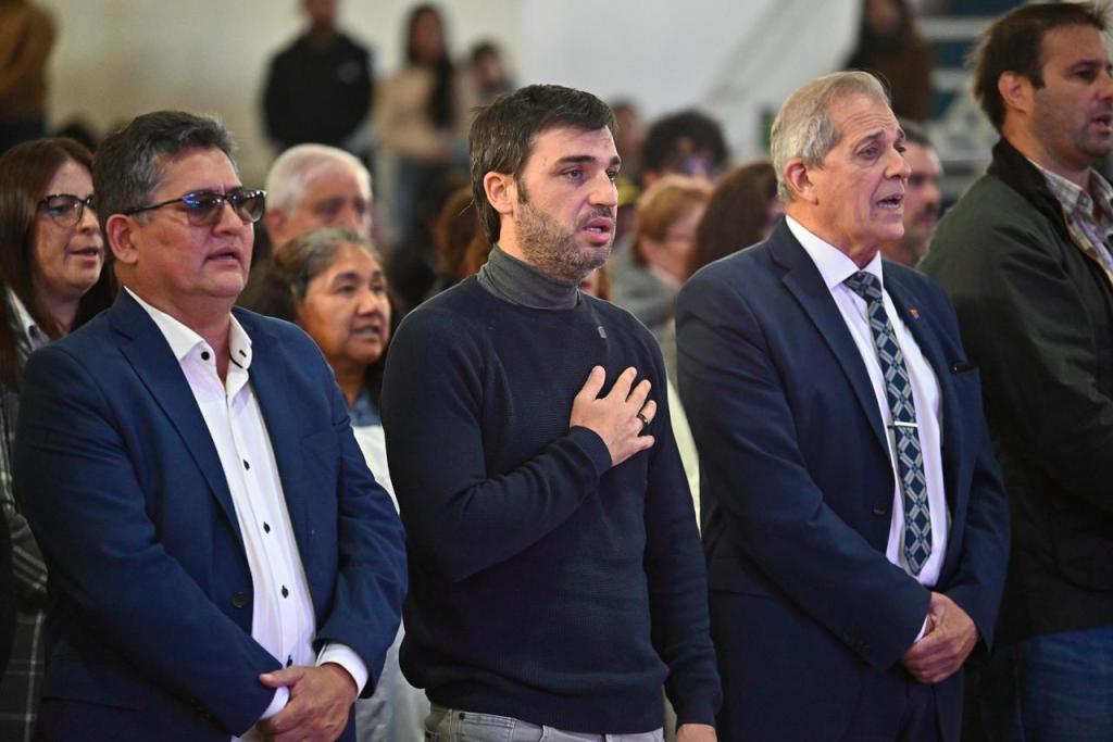 TORRES ENCABEZÓ EL ANIVERSARIO DE ALTO RÍO SENGUER CON ANUNCIOS DE VIVIENDAS Y&nbsp;OBRAS