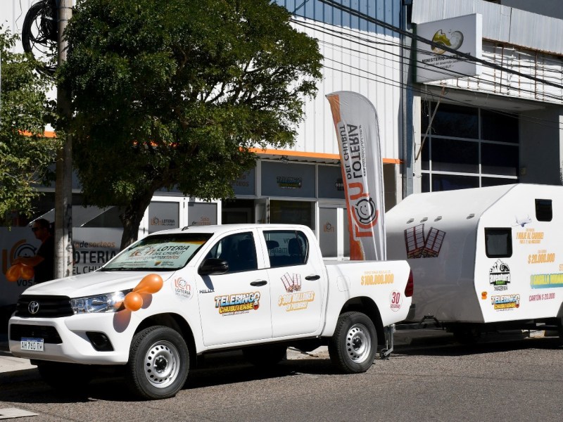 LOTERÍA ENTREGÓ UNA CAMIONETA Y UNA CASILLA RODANTE DEL TELEBINGO DE FIN DE&nbsp;AÑO