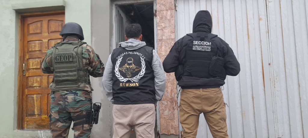 LA POLICÍA DEL CHUBUT DESBARATÓ UNA BANDA DEDICADA AL NARCOMENUDEO EN RAWSON Y PLAYA&nbsp;UNIÓN