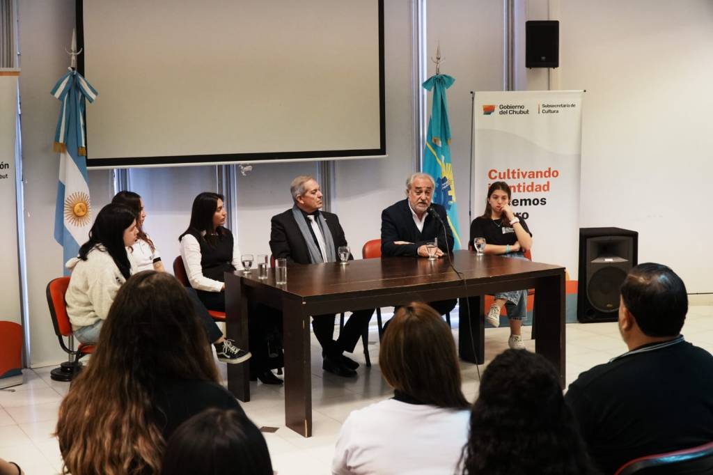 LA MUESTRA ITINERANTE DEL CENTRO ANA FRANK LLEGÓ A RAWSON Y DESTACÓ EL COMPROMISO DE JÓVENES CHUBUTENSES