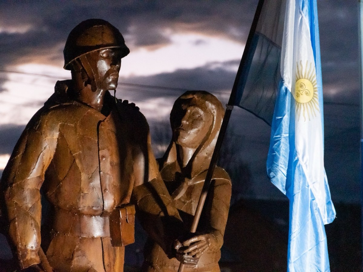PROVINCIA INAUGURÓ EN TECKA UN NUEVO MONUMENTO AL HÉROE DE MALVINAS RICARDO ANDRÉS&nbsp;AUSTIN