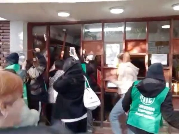 DESTROZOS Y AGRESIONES: TRES DETENIDOS Y CINCO POLICÍAS LESIONADOS TRAS UNA PROTESTA DE UN SECTOR MINORITARIO DE&nbsp;ATE