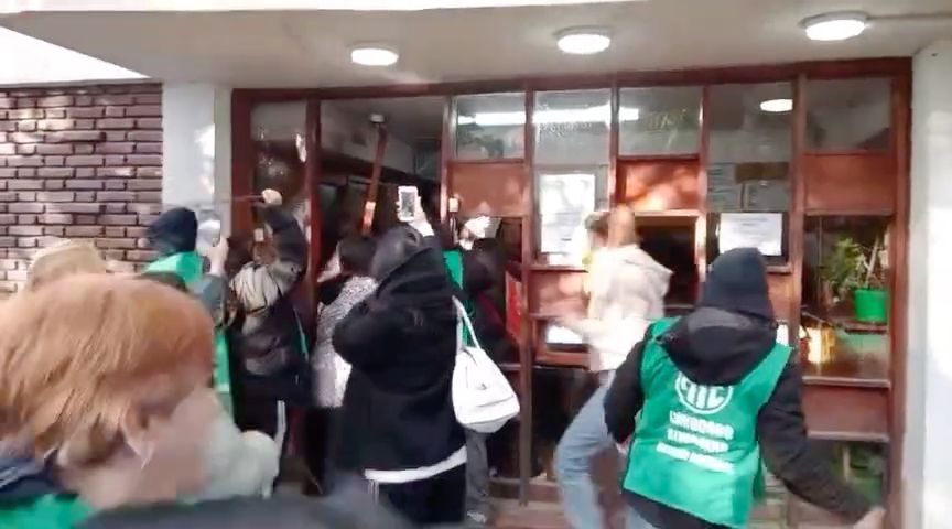 DESTROZOS Y AGRESIONES: TRES DETENIDOS Y CINCO POLICÍAS LESIONADOS TRAS UNA PROTESTA DE UN SECTOR MINORITARIO DE&nbsp;ATE