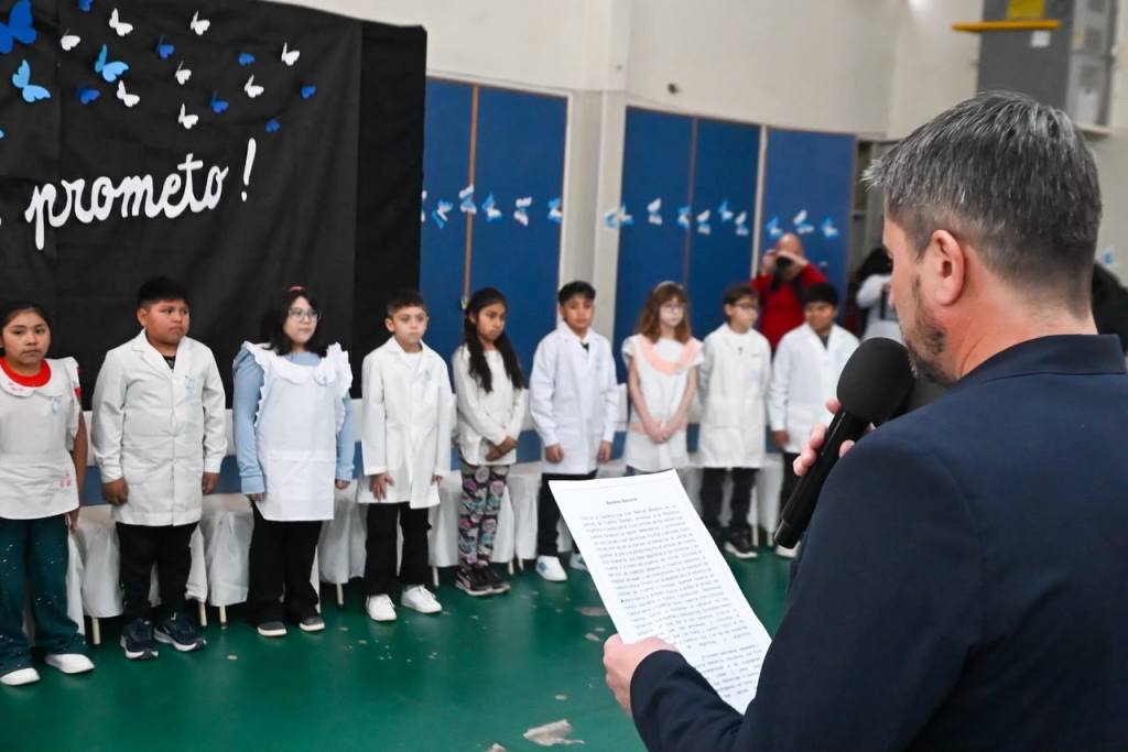 MERINO PARTICIPÓ DE LOS ACTOS DE PROMESA A LA BANDERA EN LAS ESCUELAS N° 78 Y N°&nbsp;199