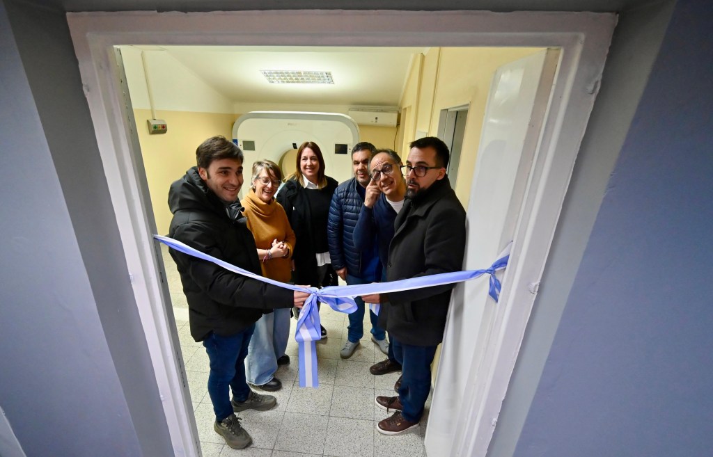 PLAN GALINA: ESQUEL INCORPORÓ UN TOMÓGRAFO CON INTELIGENCIA ARTIFICIAL Y DUPLICÓ LA CAPACIDAD DE SU SALA DE&nbsp;DIÁLISIS