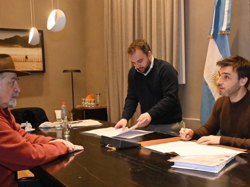 PLAN GALINA: TORRES FIRMÓ EL DECRETO PARA LICITAR LA CONSTRUCCIÓN DEL NUEVO ACUEDUCTO DE COMODORO&nbsp;RIVADAVIA